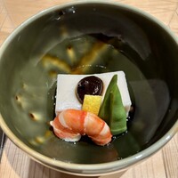 個室和食 東山 東京駅前店 - 先付けは、胡麻豆腐に海老♪