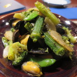 サルヴァドール - ムール貝と野菜の香草バター焼き