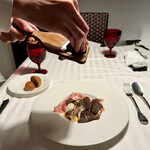 デュ・ヴァン・ハッシシ - テーブルでトリュフをかけてくれます。