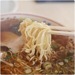 ラーメン まるひら - 弾力のある麺