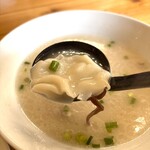 みくま飯店 - ワンタンのは皮モチモチ　具はニンニクが効いて美味しかった！