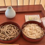 杵築 翁達磨 - 田舎そばと更科　二色そば