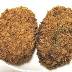 神戸コロッケ - 料理写真:シンプルなじゃがいもコロッケ(左)& ジューシーなミンチカツ