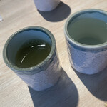 いちば鮨 - セルフのお茶と水