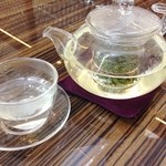 美心・翠園 - お茶は２種類。