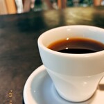 珈琲回廊 - 焙煎を待つ間、サービスの珈琲の提供があります