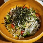 居酒屋しぇふず 大宮総本店 - シラスサラダ
