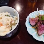 比内地鶏本格焼酎 海舟 - 牛タタキとポテトサラダ