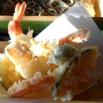 そば繁 - 天ざる　竹そのままの食器が趣ある～