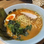 味吉家 - 赤辛味噌ラーメン　細麺