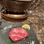 焼肉家 益市 - タン厚切り　1980円