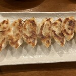 餃子の酒場マイケル - 普段なら2人前は軽くイケル美味しい餃子マイケル。