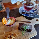 月うさぎ - プラス380円で手作りケーキとドリンク付き