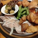 あだん - おつまみ5種盛り（枝豆、ポテトフライ、生ハム、オリーブ、ナゲット？）