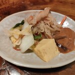 あだん - お通し（卵焼き、切干大根煮、白菜漬物、イカの塩辛）