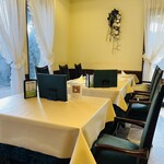 レストラン　イイジマ - 店内綺麗にセッティングされてます　ランチ最終まで滞在して撮影しました