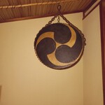 江戸三 - 玄関入ると太鼓♪昔はこれで呼び出したとのこと