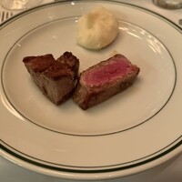 ウルフギャング・ステーキハウス 丸の内店 - プライムステーキ(取り分け後)、マッシュポテト(取り分け後)