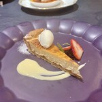 ブラッスリー リーヌ - チーズケーキタルト。タルト生地の小麦の香り、バターの風味が豊かで、とても美味しい。
