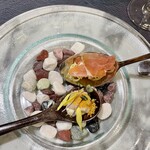 ブラッスリー リーヌ - 奥はカッペリーニと生ハム。やさしい卵のような風味も感じるカッペリーニだった。