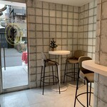 BALLOON Smile CREPE - 丸テーブル席　お二人でどうぞ