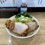 ちばから - 数量限定
      ミニジェノベーゼらーめん 1350円
      (麺硬め 野菜少なめ)
      豚券 300円  レン草 100円  味玉 100円