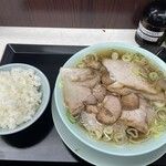 新橋ニューともちん - チャーシューメンとライス大