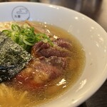 八雲 - ✅白だし支那そば¥950
      ✅切り落とし焼豚¥200
      　※☝️細麺or平打ち縮れセレクト可能
      　※黒出汁&白出汁MIXも可能
      　※雲呑はあまり好みではないので今回もパス