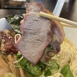 八雲 - ✅白だし支那そば¥950
      ✅切り落とし焼豚¥200
      　※☝️細麺or平打ち縮れセレクト可能
      　※黒出汁&白出汁MIXも可能
      　※雲呑はあまり好みではないので今回もパス