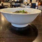 八雲 - ✅白だし支那そば¥950
      ✅切り落とし焼豚¥200
      　※☝️細麺or平打ち縮れセレクト可能
      　※黒出汁&白出汁MIXも可能
      　※雲呑はあまり好みではないので今回もパス