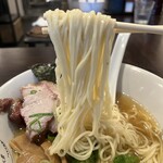 八雲 - ✅白だし支那そば¥950
      ✅切り落とし焼豚¥200
      　※☝️細麺or平打ち縮れセレクト可能
      　※黒出汁&白出汁MIXも可能
      　※雲呑はあまり好みではないので今回もパス