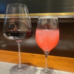 イリエスケープ - かなﾁｬﾝは赤ワイン、私はウオッカのカクテルを頂きました♡