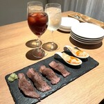 HILLS - キール（白ワインとカシス）で乾杯