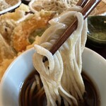 そば処まるた - 【2025.11.24(月)】麵をスープに付けた