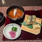 エグゼクティブスイート翠嶺 - 炙り秋刀魚の押し寿司と赤だし、香の物