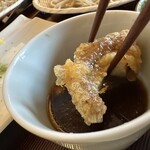 そば処まるた - 【2025.11.24(月)】椎茸天ぷらをスープに付けた