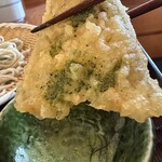 そば処まるた - 【2025.11.24(月)】白身魚天ぷらに抹茶塩を付けた