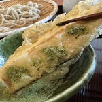 そば処まるた - 【2025.11.24(月)】茄子天ぷらに抹茶塩を付けた