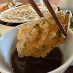 そば処まるた - 【2025.11.24(月)】南瓜天ぷらをスープに付けた