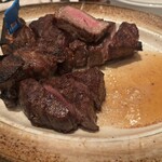 ウルフギャング・ステーキハウス - 手前がフィレ奥がサーロイン