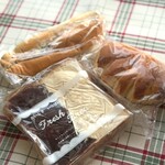 サンドウィッチパーラーまつむら - 仲良し(あんこ&ピーナッツ)、クリームパン、コンビーフパン