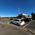 つけ麺 正や - 広々とした共用駐車場