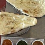 マヤデビ つくば店 - カレーは左からバターブローン、サグチキン、マトンマサラ