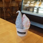 Gelateria89 - ココナッツブラックセサミ＆いちごフロマージュ