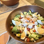 Green salad factory - グリルチキンサラダ(シラチャードレッシング) 1350円