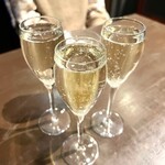 ミート カフェ フタリヤ - スパークリングで乾杯