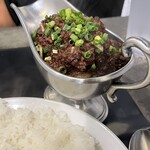 東京ボンベイ - ✅キーマカレー(鶏・野菜) ＲＥＤ中盛¥1.100！
      　※赤(RED・・赤は激辛)
      　※ご飯は中盛り迄無料♪
      　※大盛りは＋¥100になっていました
      　※ピクルス、アイスミニチャイ付き