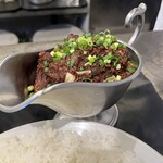 東京ボンベイ - ✅キーマカレー(鶏・野菜) ＲＥＤ中盛¥1.100！
      　※赤(RED・・赤は激辛)
      　※ご飯は中盛り迄無料♪
      　※大盛りは＋¥100になっていました
      　※ピクルス、アイスミニチャイ付き