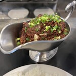 東京ボンベイ - ✅キーマカレー(鶏・野菜) ＲＥＤ中盛¥1.100！
      　※赤(RED・・赤は激辛)
      　※ご飯は中盛り迄無料♪
      　※大盛りは＋¥100になっていました
      　※ピクルス、アイスミニチャイ付き
