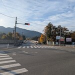 Ramen FeeL - 日向和田駅を降りて右に曲がります。